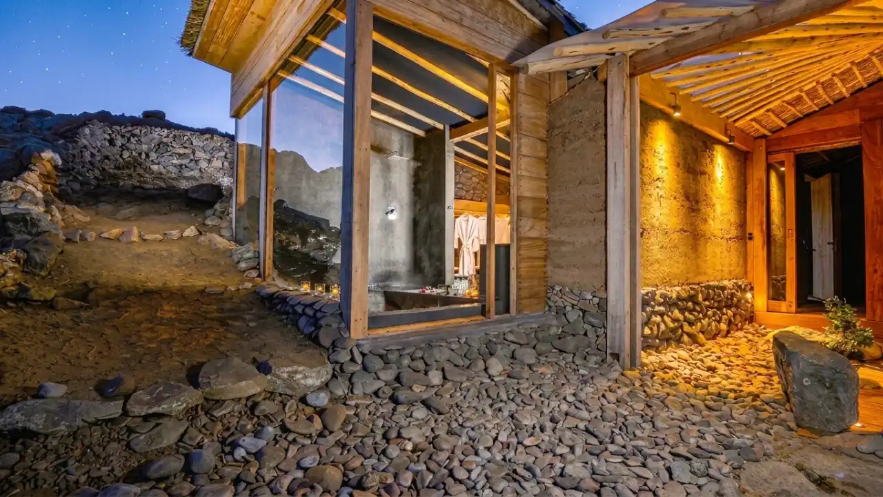 Amantica Lodge stands out for its luxurious rooms and bathrooms.