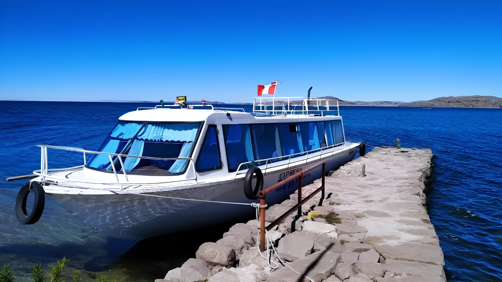 Boat transport in an Amantani tour