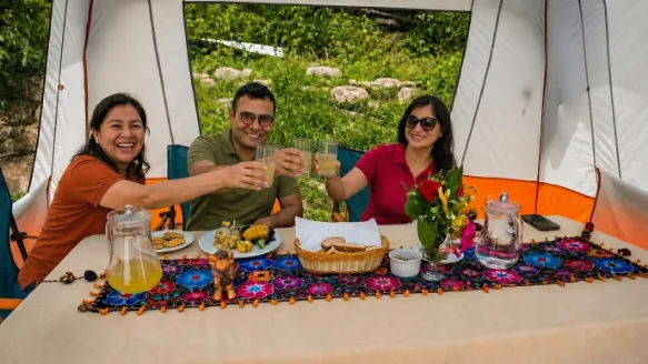 Cena gourmet durante una excursión de lujo por el Camino Inca