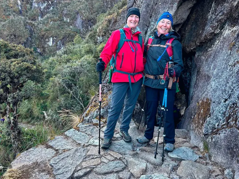 Excursionistas en el Camino Inca hacia Machu Picchu