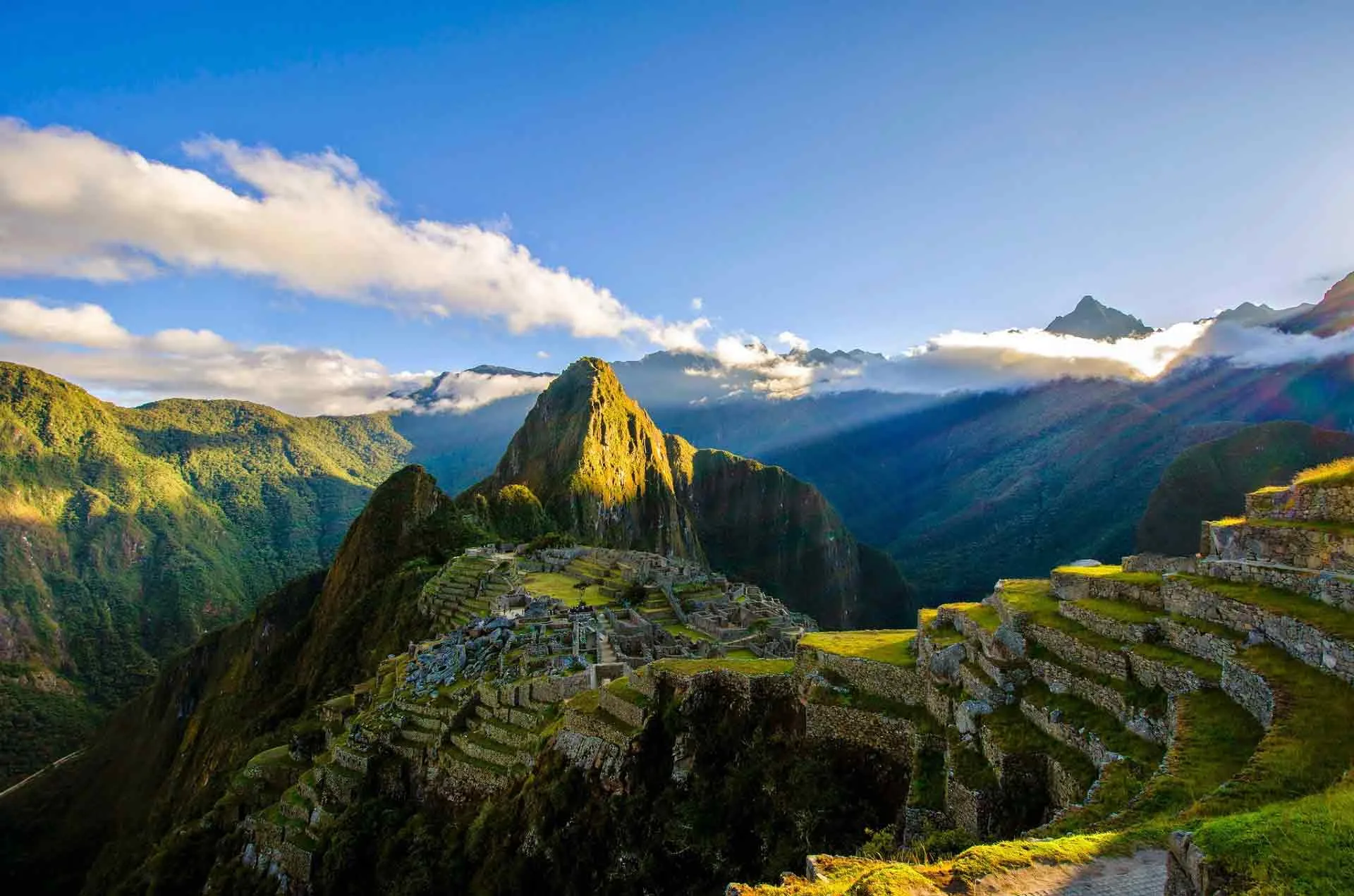 Hiking_Inca_Trail_Machu_Picchu