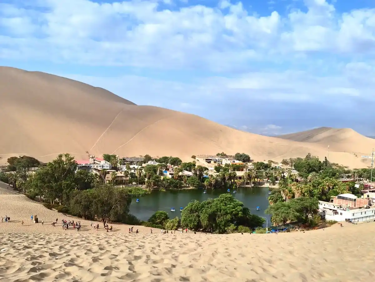Paisaje de huacachina en Peru