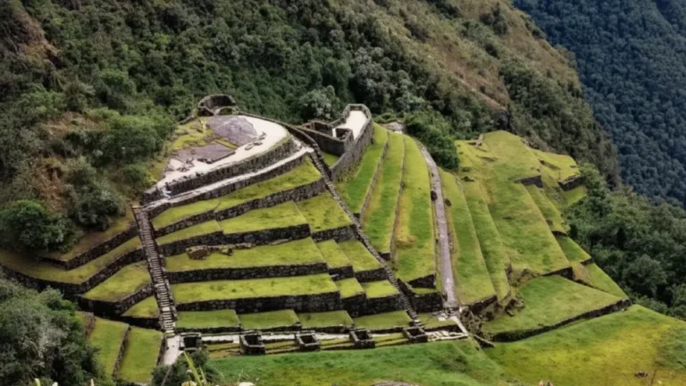 Centro arqueológico de Phuyupatamarca visto durante el Camino Inca a Machu Picchu