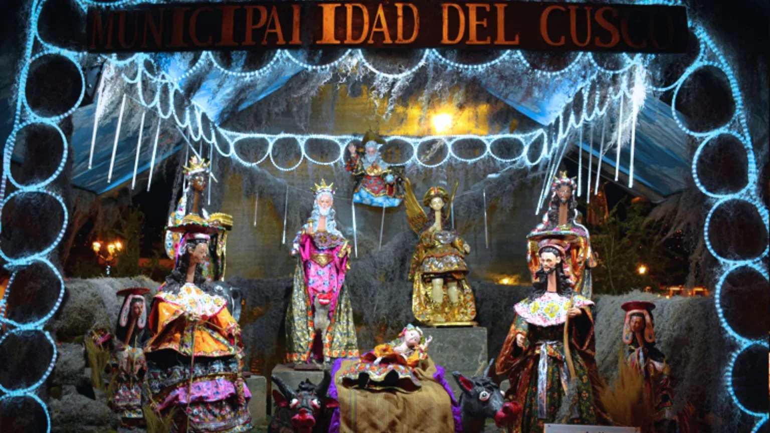 Setting up the nativity scene in the Plaza de Armas of Cusco during the Santurantikuy