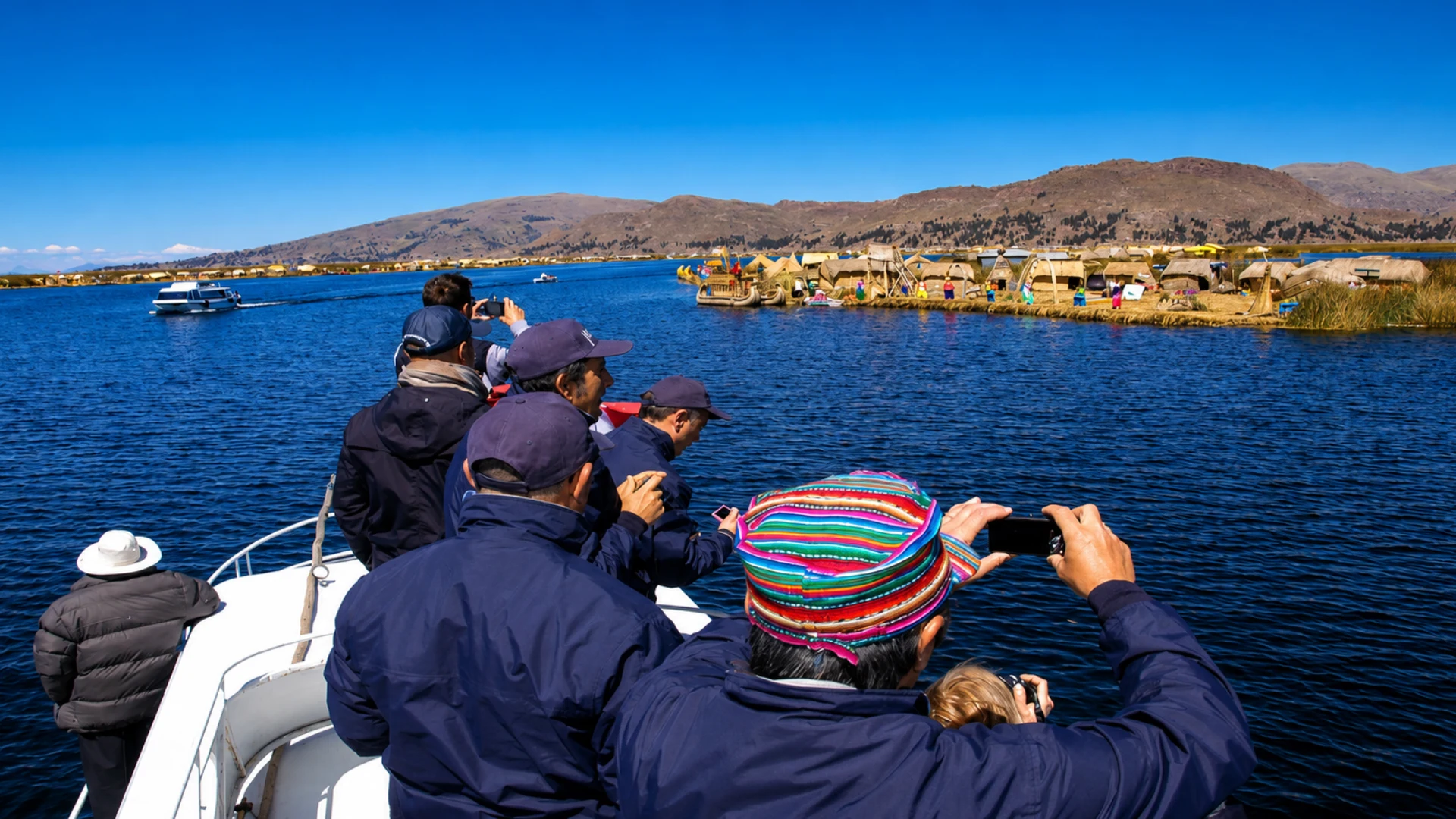 Tour traveling by boat to the Uros Islands
