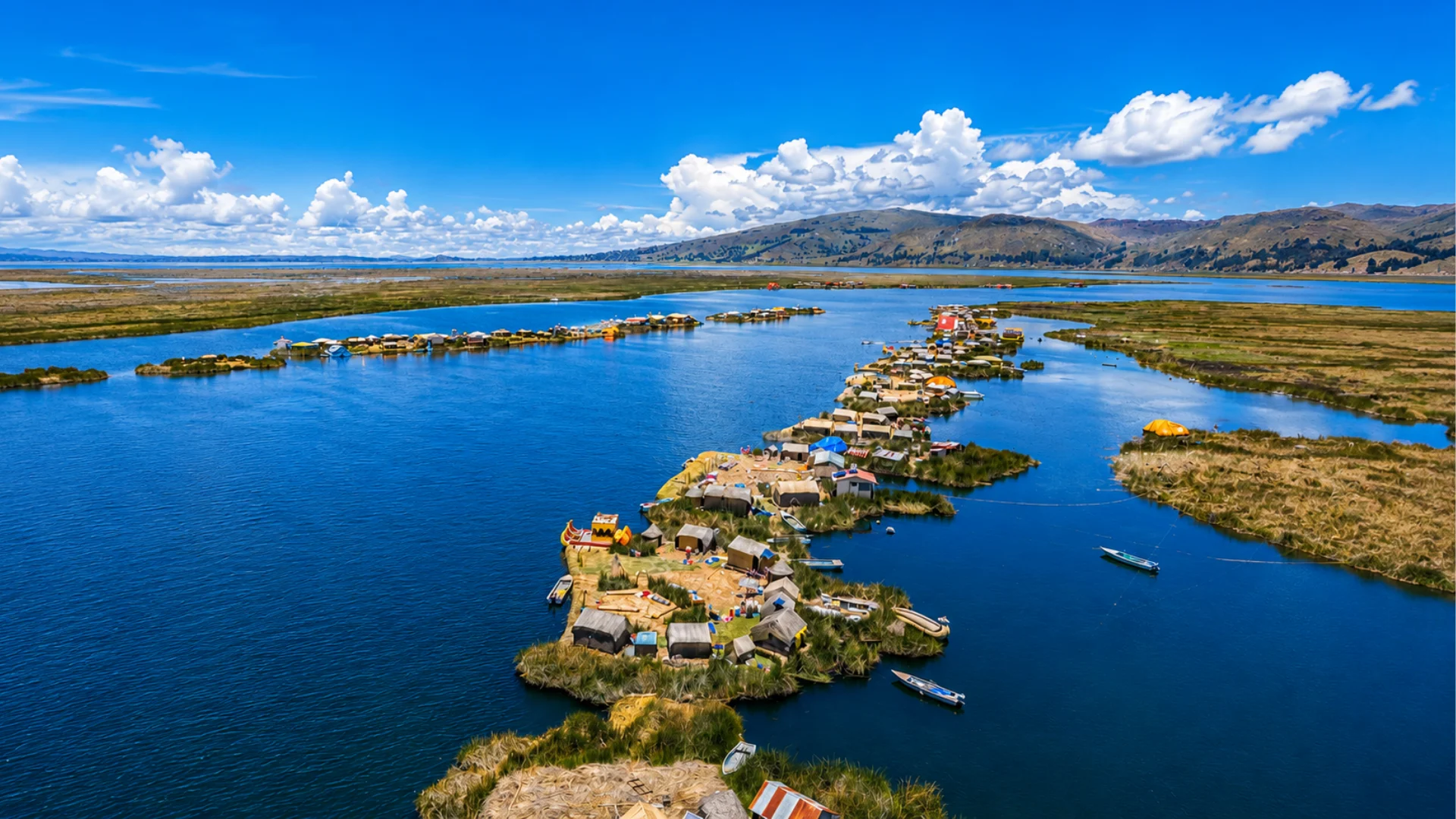 Uros floating islands tours on Lake Titicaca