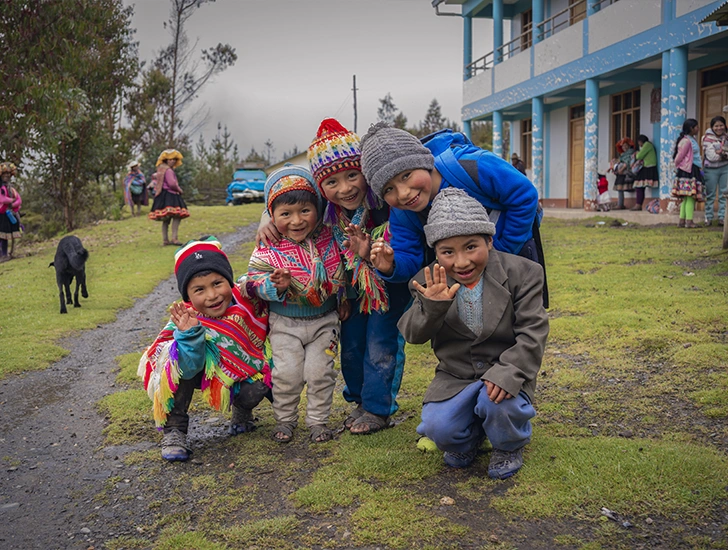 Social impact project in a remote Andean community in Peru focused on connection, care, and shared moments.