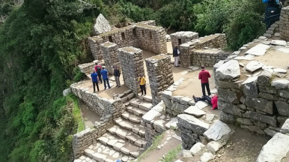 Inti Punku ultimo centro arqueologico del camino Inca desde donde se tiene una vista de Machu Picchu
