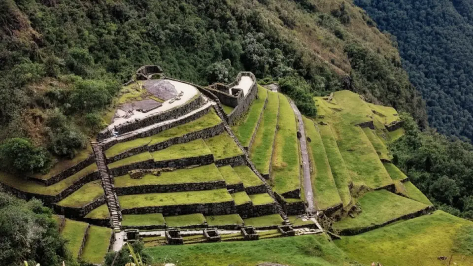 Centro arqueologico de Puyupatamarca que se observa durante el Camino Inca hacia Machu Picchu