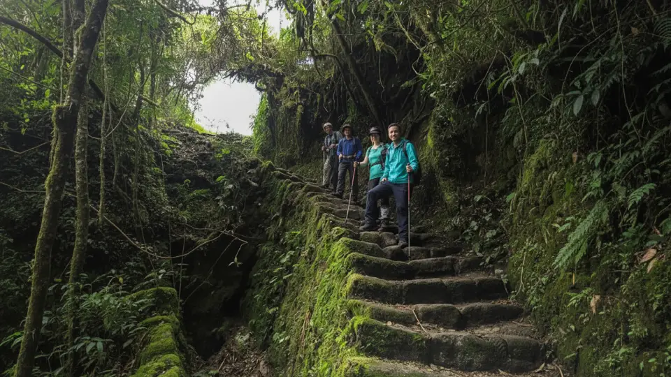 Turistas extranjeros durante el camino Inca