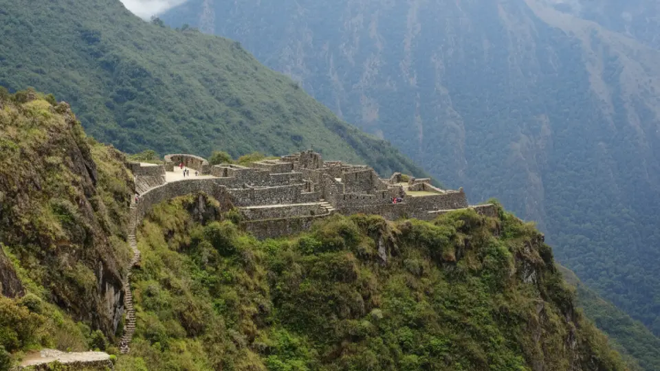 Sayacmarka dentro del camino Inca hacia Machu Picchu