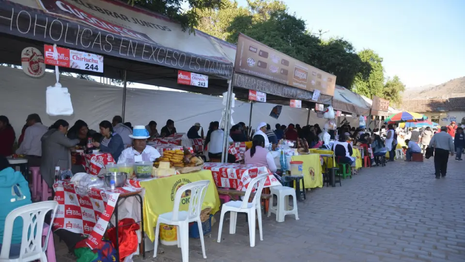 Venta de chiriuchu en la plaza San Francisco el dia de Corpus Christi