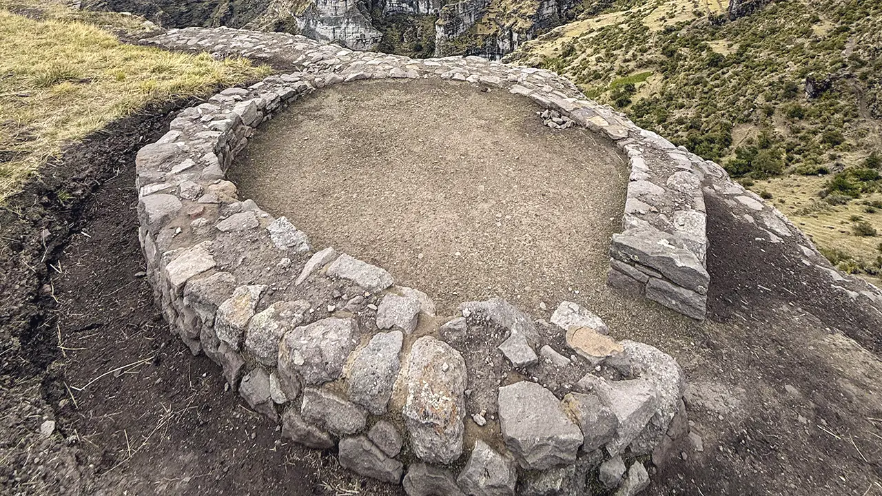 Torreones circulares de Waqrapukara