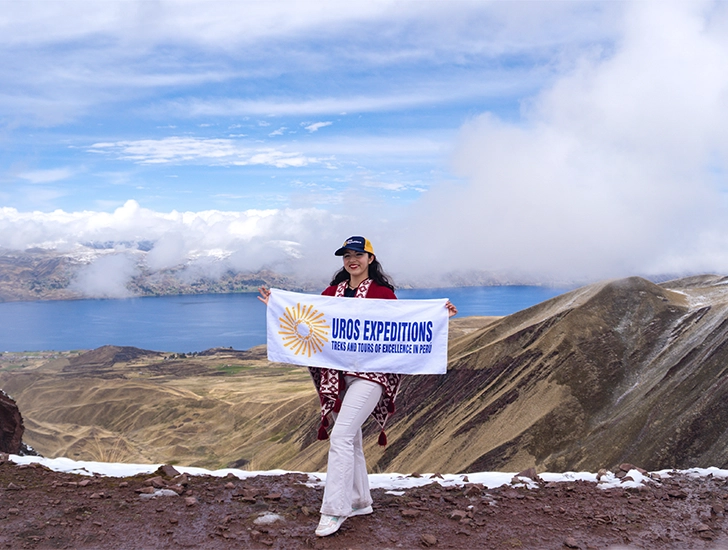 colorful-peaks-pallaypunchu-rainbow-mountain