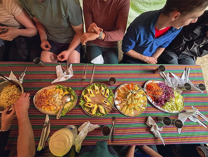 comida-peruana-bufet-camino-inca-lujo-4-dias-3-noches-cusco-peru