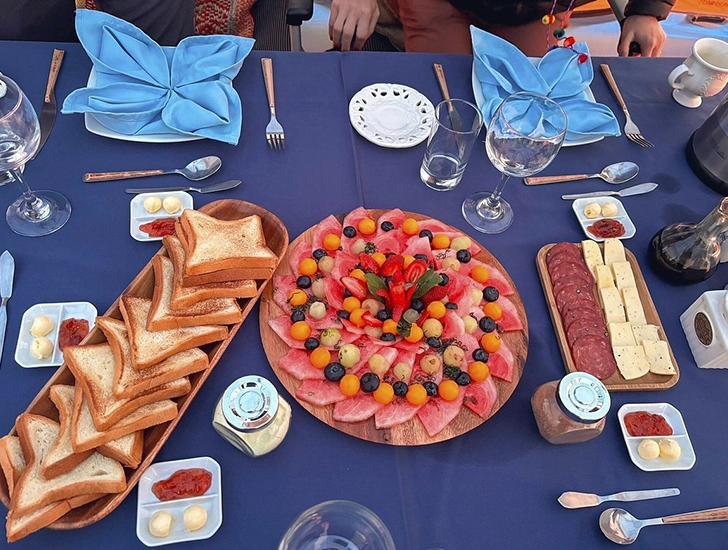 gourmet-breakfast-on-lares-luxury-trek