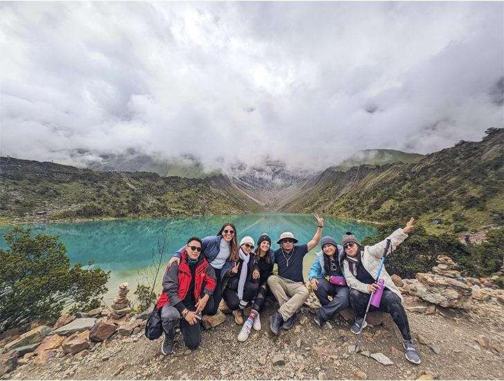 happy-tourists-at-humantay-lake-cusco-peru