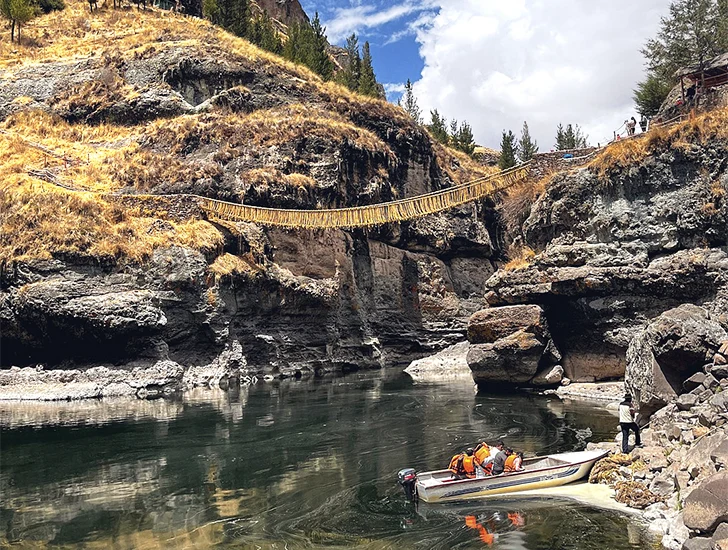inca-bridge-qeswachaka-cusco-peru