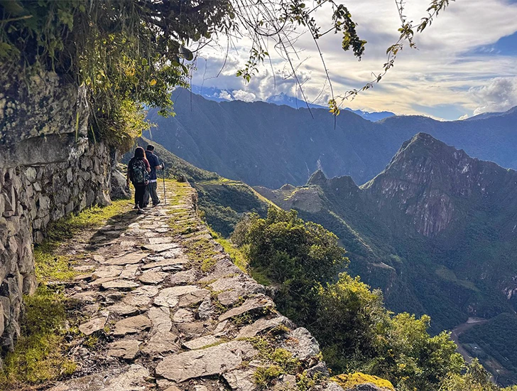 intipunku-sungate-camino-inca-corto-a-machu-picchu-uros-expeditions