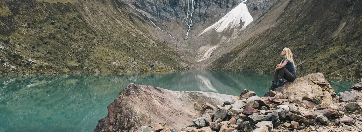 Laguna Humantay en el camino alternativo Salkantay hacia Machu Picchu