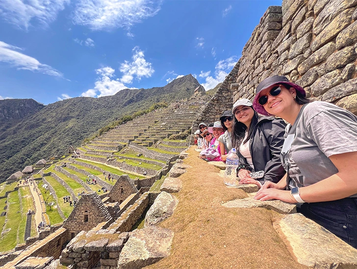 machu-picchu-circuit-2-tourists-peru-7-days-6-nights-tour