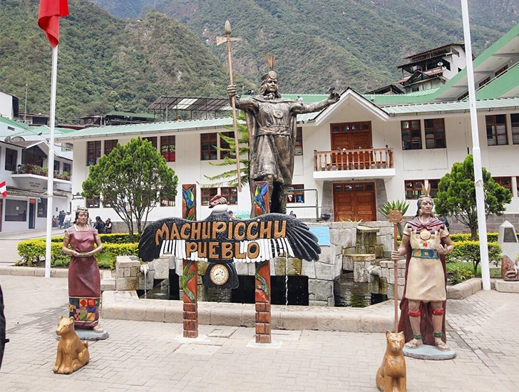 machu-picchu-town-uros-expeditions