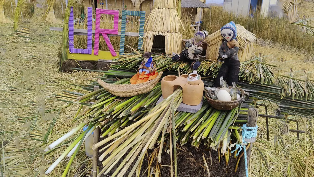 Maqueta de como construyeron la isla de los Uros en Peru