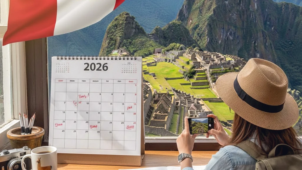 Viajeros recorriendo destinos turísticos de Perú durante los feriados 2026