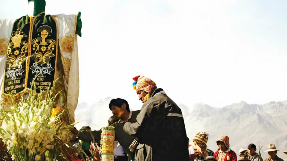 parishioners at the sanctuary of the Lord of Qoyllority