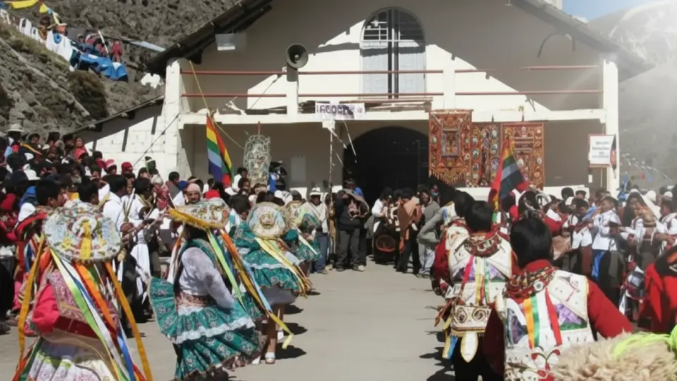 Believers of the Lord of Qoyllority dancing at the entrance of the sanctuary or temple