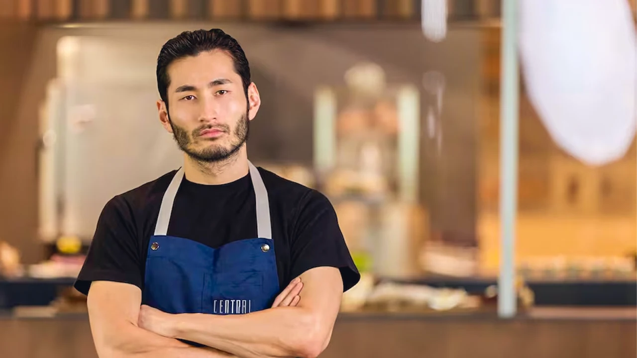Sang Jung, chef coreano de Central, en la cocina del restaurante peruano.