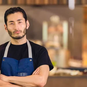 Sang Jung, chef coreano de Central, en la cocina del restaurante peruano.