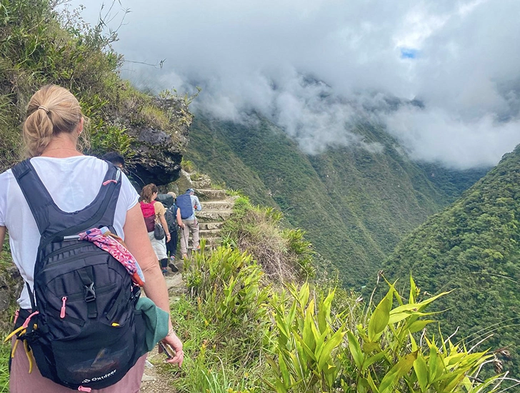 short-inca-trail-with-camping-uros-expeditions