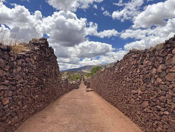 sitio-arqueologico-de-pikillaqta-valle-sur-cusco-tour