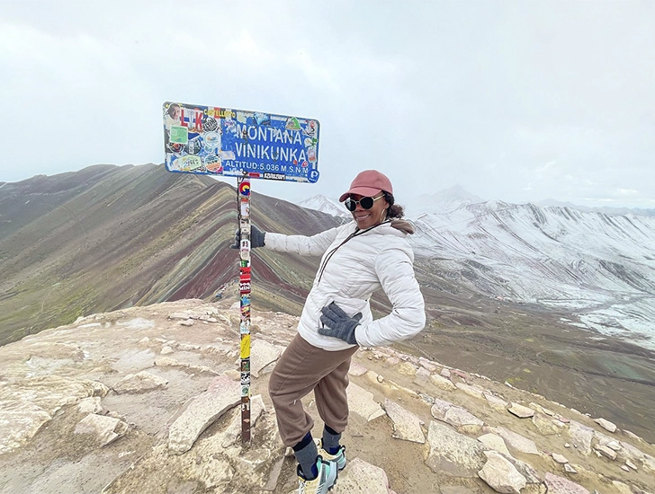 tourist-at-rainbow-mountain-vinicunca-day-6-cusco-6-days-5-nights-tour