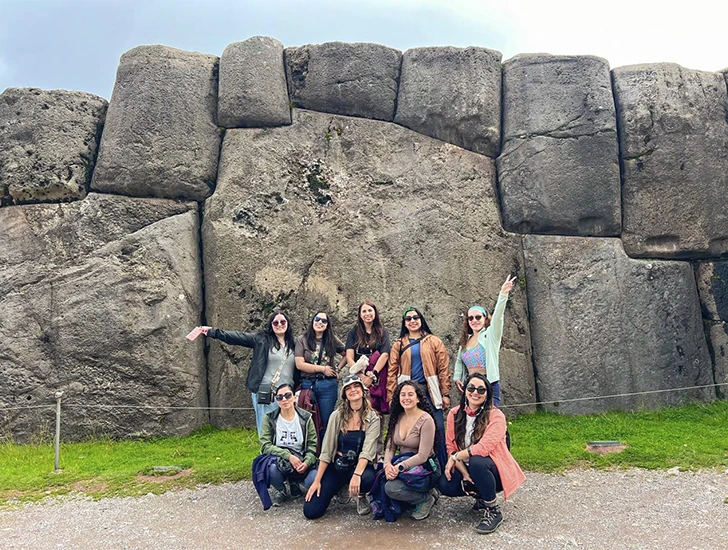 tourists-at-saqsayhuaman-day-1-city-tour-cusco-6-days-5-nights