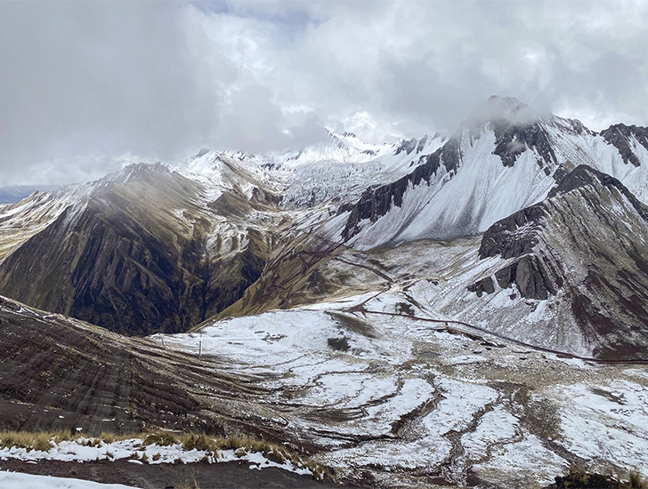 trail-to-pallaypunchu-rainbow-mountain