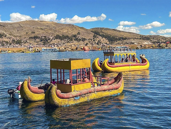 uros-floating-islands-lake-titicaca-uros-expeditions