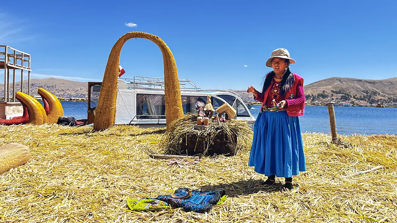 Tours a la isla de uros desde puno