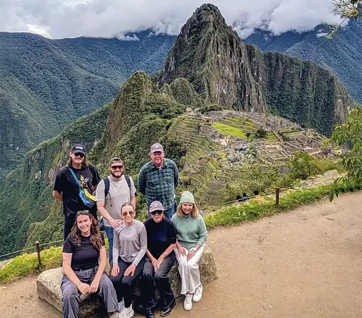 Machu Picchu tour incluido en el tour Cusco 6 días con Uros Expeditions, explorando la maravilla inca del Perú