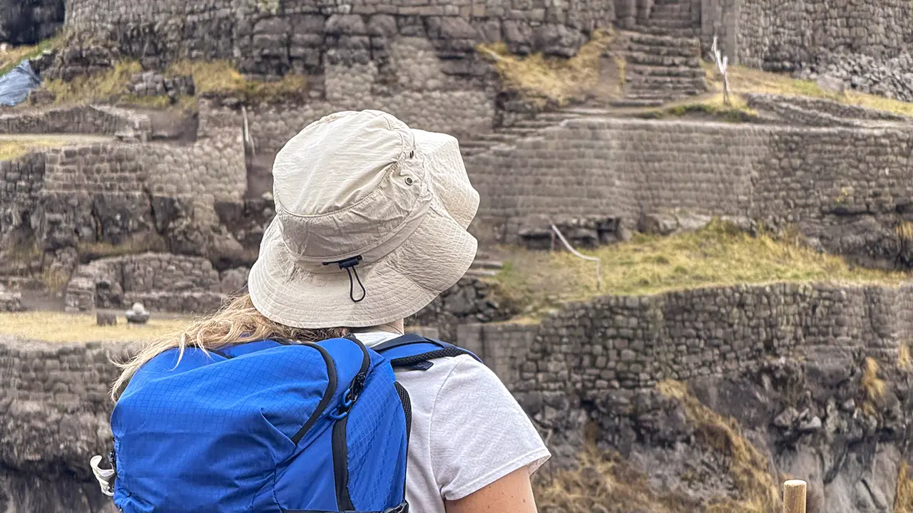 Waqrapukara y turista